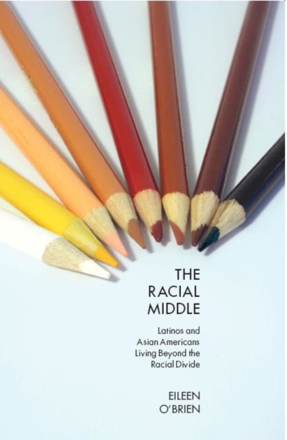 The Racial Middle : Latinos and Asian Americans Living Beyond the Racial Divide, Hardback Book