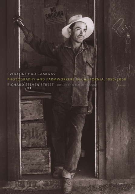 Everyone Had Cameras : Photography and Farmworkers in California, 1850–2000, Paperback / softback Book