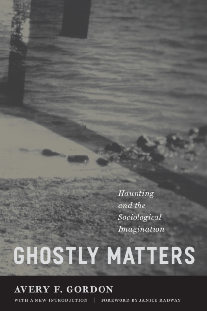 Ghostly Matters : Haunting and the Sociological Imagination, Paperback / softback Book