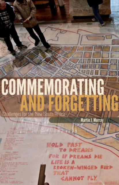 Commemorating and Forgetting : Challenges for the New South Africa, Paperback / softback Book