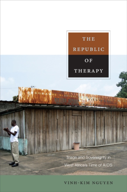 The Republic of Therapy : Triage and Sovereignty in West Africa’s Time of AIDS, Hardback Book