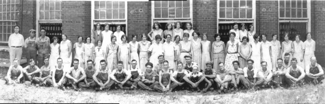 Mill Villagers and Farmers : Dialect and Economics in a Small Southern Town, Hardback Book