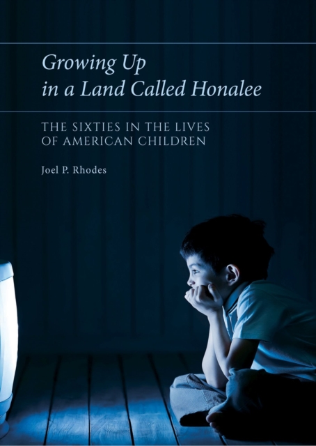 Growing Up in a Land Called Honalee : The Sixties in the Lives of American Children, Hardback Book