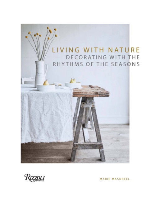 Living with Nature : Decorating with the Rhythms of the Four Seasons, Hardback Book
