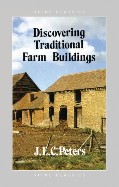 Discovering Traditional Farm Buildings, Paperback / softback Book