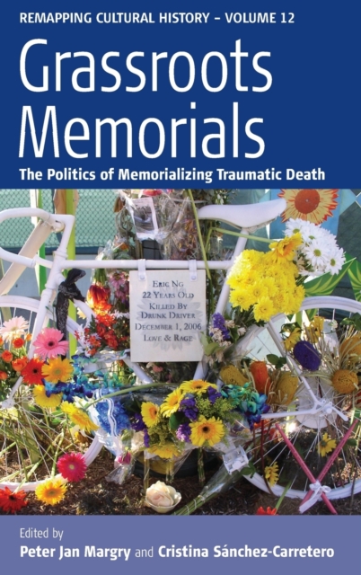 Grassroots Memorials : The Politics of Memorializing Traumatic Death, Hardback Book