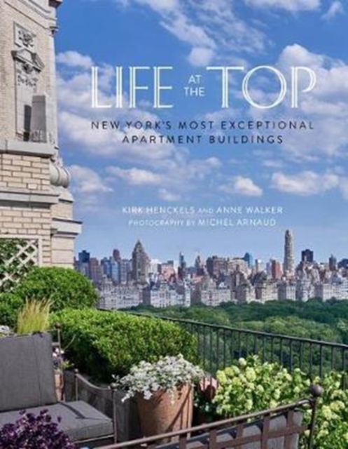Life at the Top : New York's Most Exceptional Apartment Buidings, Hardback Book