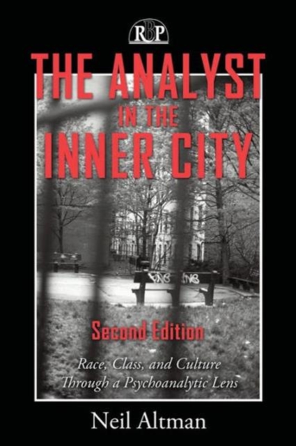 The Analyst in the Inner City : Race, Class, and Culture Through a Psychoanalytic Lens, Paperback / softback Book