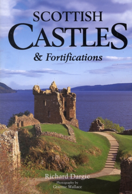 Scottish Castles and Fortifications, Paperback / softback Book
