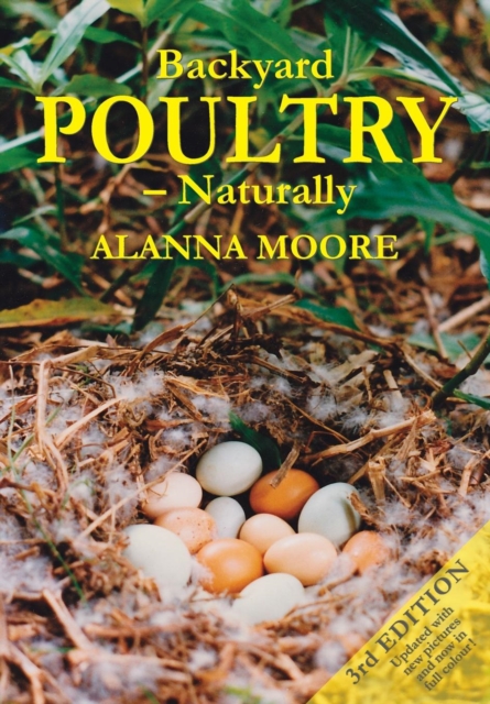 Backyard Poultry Naturally, Paperback / softback Book