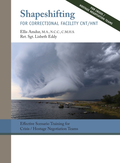 Shapeshifting for Correctional Facility CNT/HNT : Effective Scenario Training for Crisis/Hostage Negotiation Teams, Hardback Book