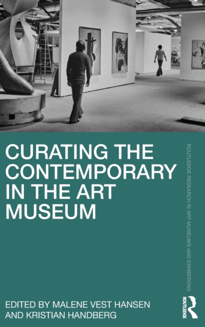 Curating the Contemporary in the Art Museum, Hardback Book