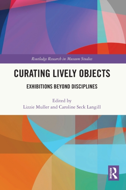 Curating Lively Objects : Exhibitions Beyond Disciplines, Paperback / softback Book