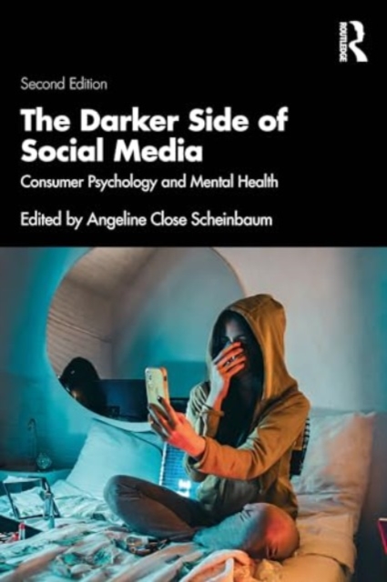 The Darker Side of Social Media : Consumer Psychology and Mental Health, Paperback / softback Book