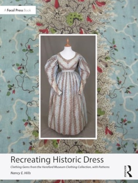 Recreating Historic Dress : Clothing Gems from the Hereford Museum Clothing Collection, with Patterns, Paperback / softback Book