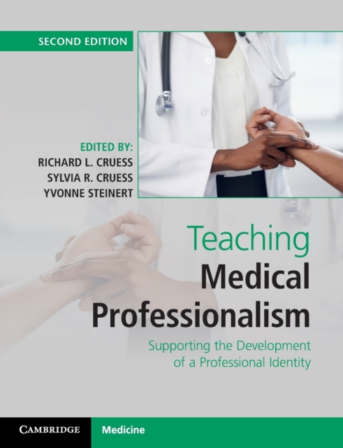 Teaching Medical Professionalism : Supporting the Development of a Professional Identity, Paperback / softback Book
