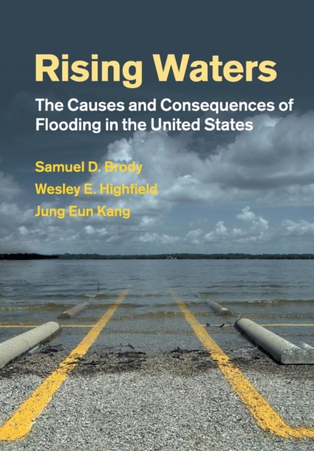 Rising Waters : The Causes and Consequences of Flooding in the United States, Paperback / softback Book