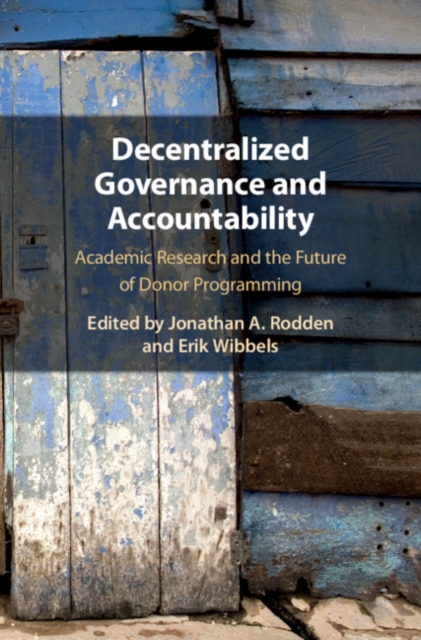 Decentralized Governance and Accountability : Academic Research and the Future of Donor Programming, Hardback Book