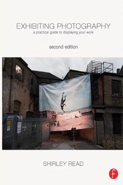 Exhibiting Photography : A Practical Guide to Displaying Your Work, PDF eBook
