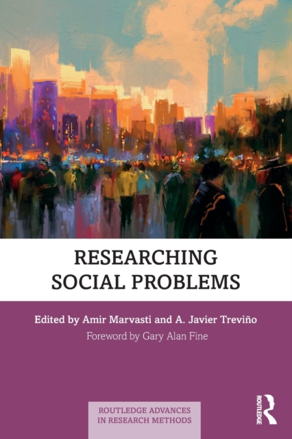 Researching Social Problems, Paperback / softback Book