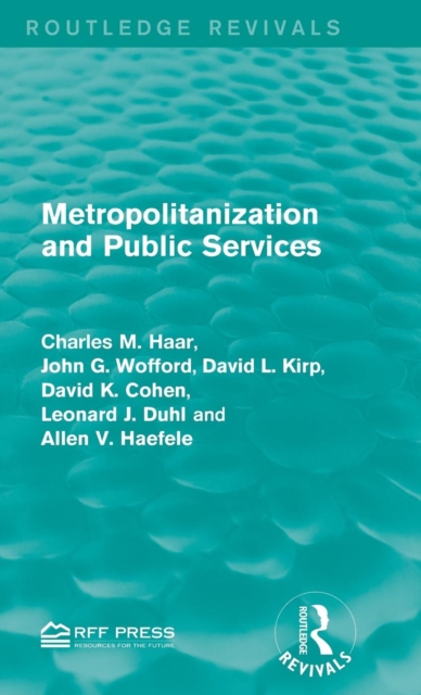 Metropolitanization and Public Services, Hardback Book