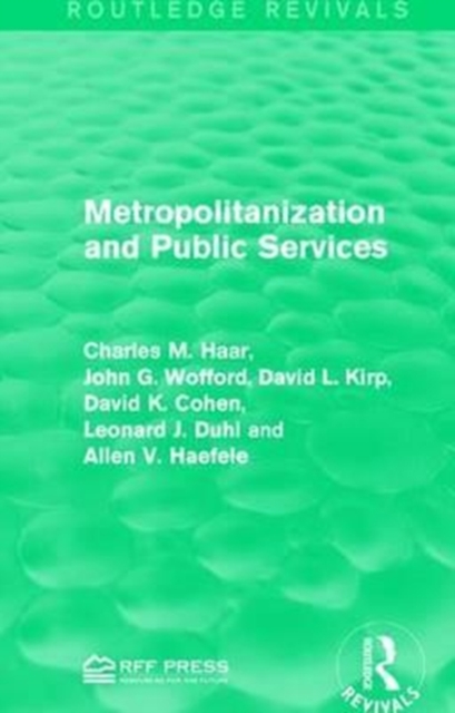 Metropolitanization and Public Services, Paperback / softback Book