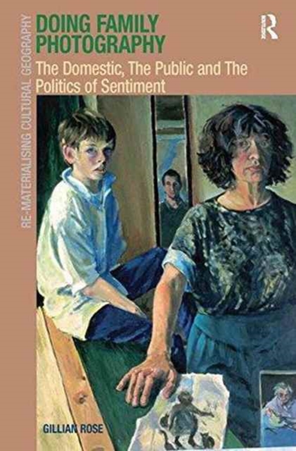 Doing Family Photography : The Domestic, The Public and The Politics of Sentiment, Paperback / softback Book