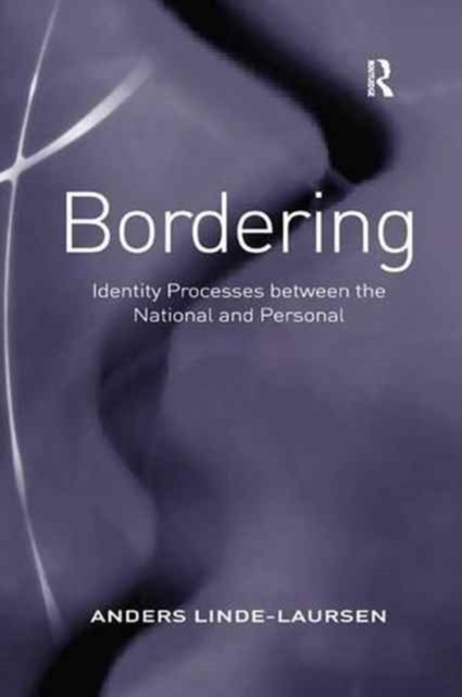 Bordering : Identity Processes between the National and Personal, Paperback / softback Book