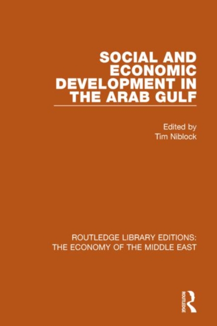 Social and Economic Development in the Arab Gulf (RLE Economy of Middle East), Paperback / softback Book