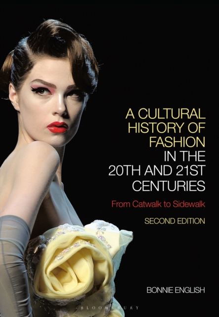 A Cultural History of Fashion in the 20th and 21st Centuries : From Catwalk to Sidewalk, Paperback / softback Book