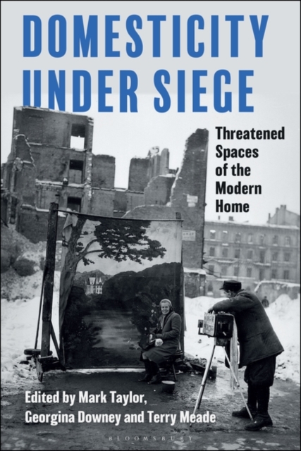 Domesticity Under Siege : Threatened Spaces of the Modern Home, PDF eBook