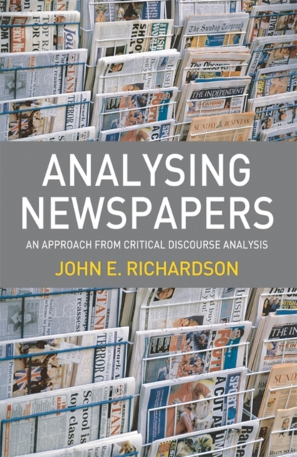 Analysing Newspapers : An Approach from Critical Discourse Analysis, Paperback / softback Book