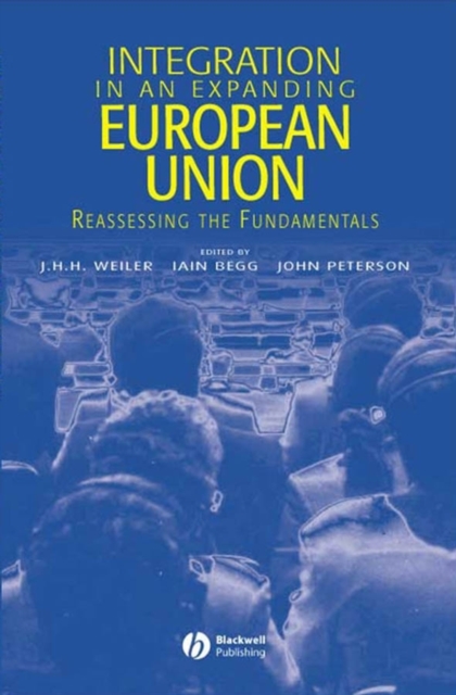 Integration in an Expanding European Union : Reassessing the Fundamentals, Paperback / softback Book