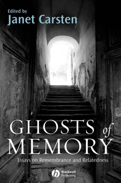 Ghosts of Memory : Essays on Remembrance and Relatedness, Paperback / softback Book