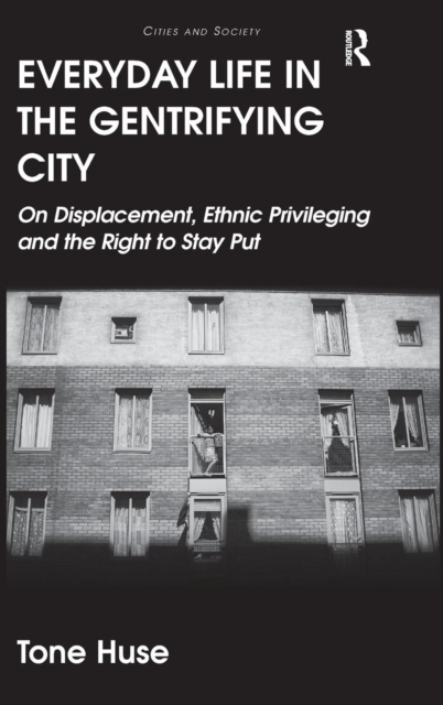 Everyday Life in the Gentrifying City : On Displacement, Ethnic Privileging and the Right to Stay Put, Hardback Book
