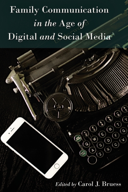 Family Communication in the Age of Digital and Social Media, Paperback / softback Book