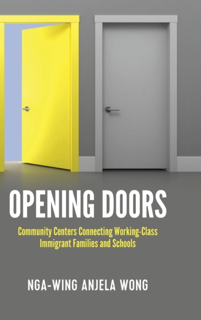 Opening Doors : Community Centers Connecting Working-Class Immigrant Families and Schools, Hardback Book