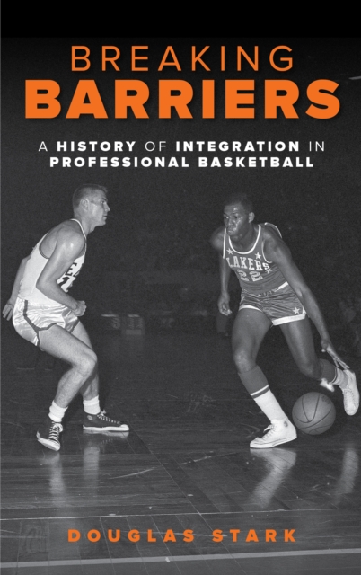 Breaking Barriers : A History of Integration in Professional Basketball, Hardback Book