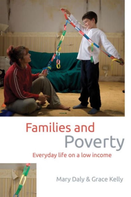 Families and Poverty : Everyday Life on a Low Income, Paperback / softback Book