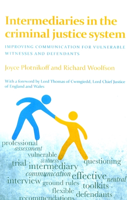 Intermediaries in the Criminal Justice System : Improving Communication for Vulnerable Witnesses and Defendants, Paperback / softback Book