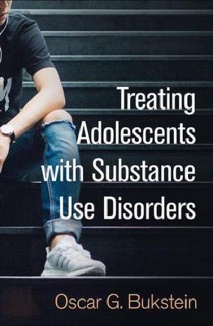 Treating Adolescents with Substance Use Disorders, Hardback Book