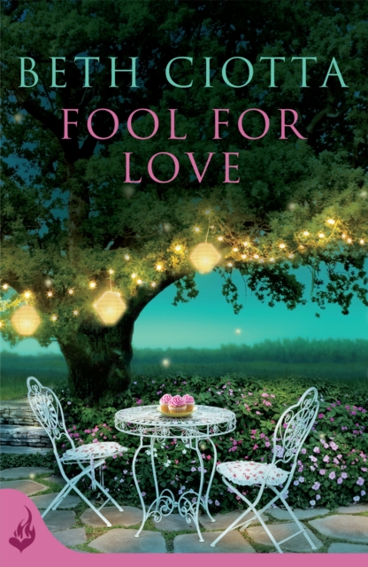 Fool For Love (Cupcake Lovers Book 1) : A mouth-watering tale of romance and cake, Paperback / softback Book