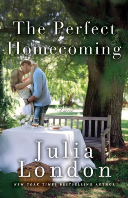 The Perfect Homecoming, Paperback / softback Book