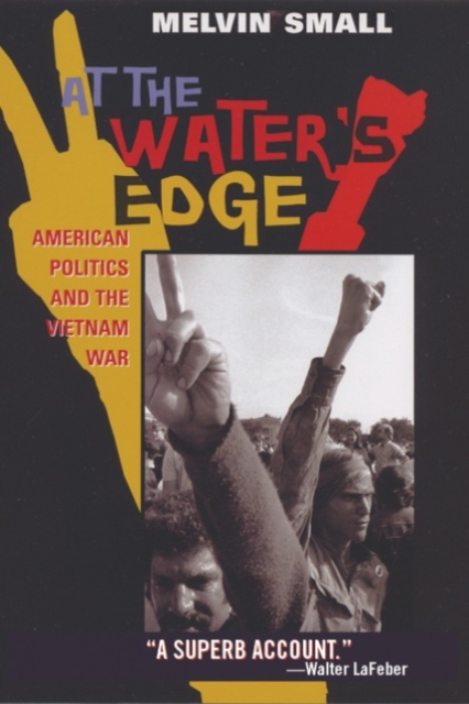 At the Water's Edge : American Politics and the Vietnam War, Paperback / softback Book