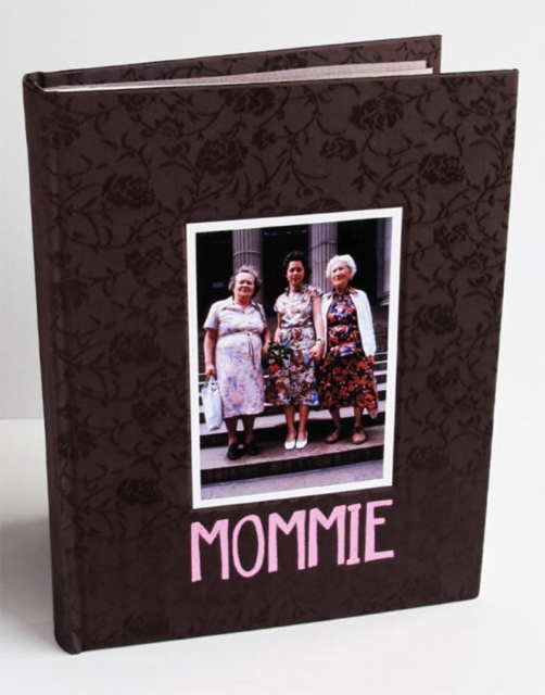 Mommie : Three Generations of Women, Hardback Book