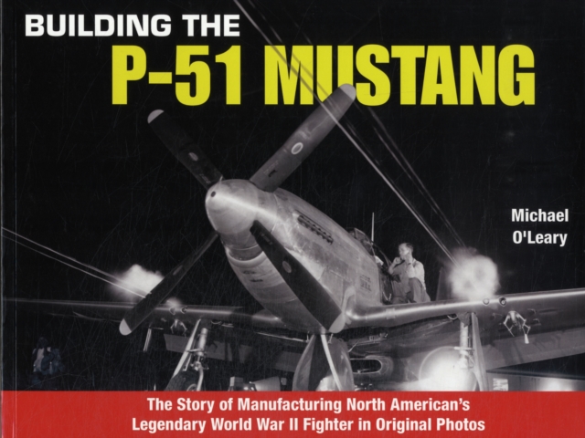 Building the P-51 Mustang, Paperback / softback Book
