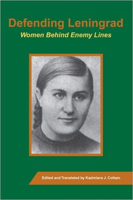 Defending Leningrad : Women Behind Enemy Lines, Paperback Book