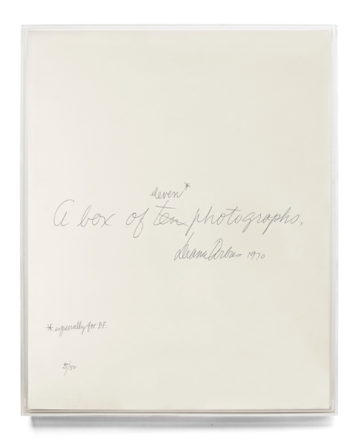 Diane Arbus: A Box of Ten Photographs, Hardback Book