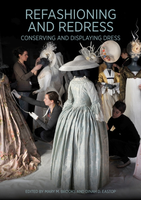 Refashioning and Redressing - Conserving and Displaying Dress, Paperback / softback Book