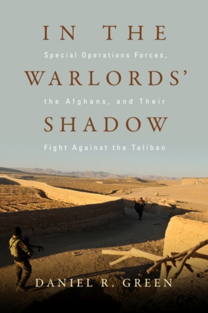 In the Warlords' Shadow : Special Operations Forces, the Afghans, and Their Fight Against the Taliban, Hardback Book